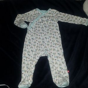 Skip Hop snap pajamas with arrows size 6 months
